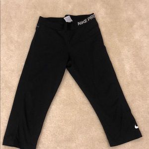 Nike pro cropped leggings
